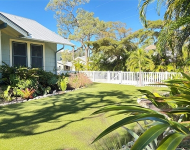 324 Julia Place - Photo Thumbnail 2