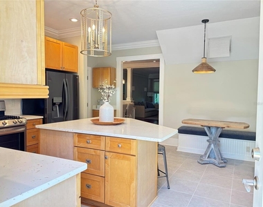 324 Julia Place - Photo Thumbnail 18