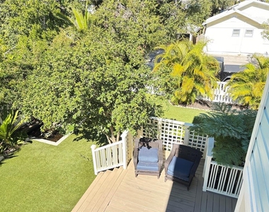 324 Julia Place - Photo Thumbnail 6