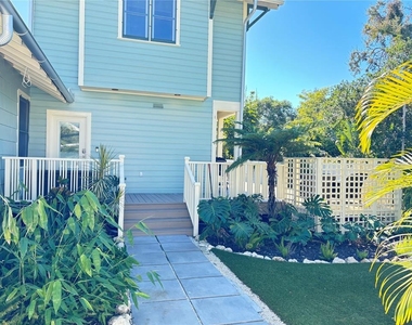 324 Julia Place - Photo Thumbnail 11