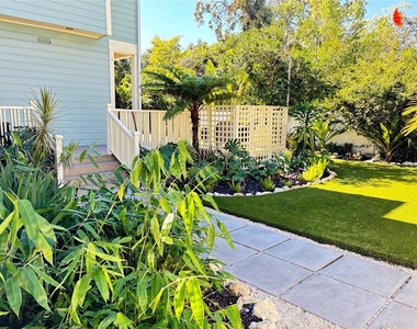 324 Julia Place - Photo Thumbnail 10