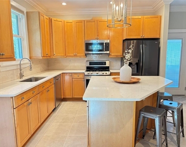 324 Julia Place - Photo Thumbnail 16