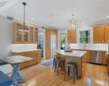 324 Julia Place - Photo Thumbnail 13