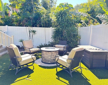324 Julia Place - Photo Thumbnail 8