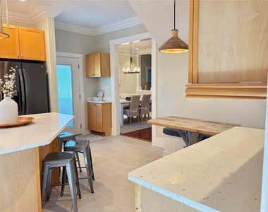 324 Julia Place - Photo Thumbnail 17