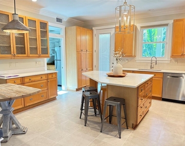 324 Julia Place - Photo Thumbnail 15
