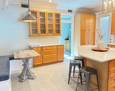 324 Julia Place - Photo Thumbnail 14