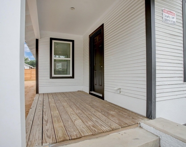 6109 N Main St - Photo Thumbnail 1