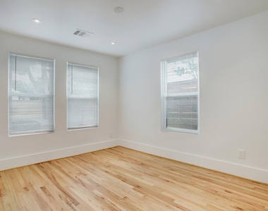 6109 N Main St - Photo Thumbnail 7