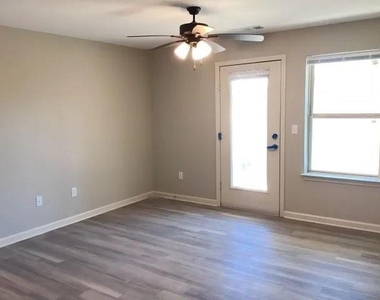 800 Winding Rd - Photo Thumbnail 6