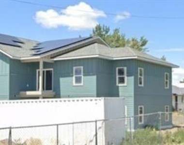 215 Nw 11th St - Photo Thumbnail 5
