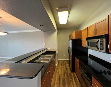 2299 Lone Star - Photo Thumbnail 2