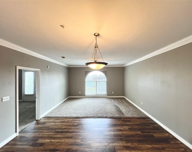 2299 Lone Star - Photo Thumbnail 1