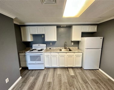 305 Bessemer Ave - Photo Thumbnail 2