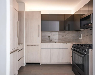 47th Street 8th ave - Photo Thumbnail 1