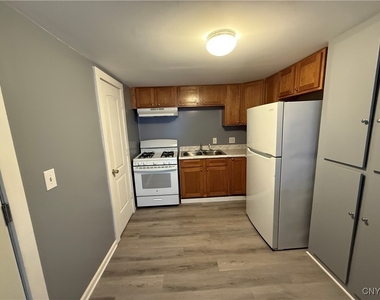 127 1/2 Matty Avenue - Photo Thumbnail 5