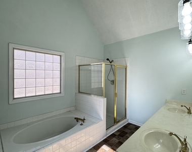 1009 Chads Ridge - Photo Thumbnail 14