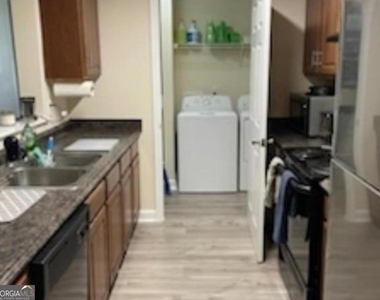 13204 Fairington Circle - Photo Thumbnail 4
