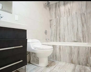 807 Quincy Street - Photo Thumbnail 3