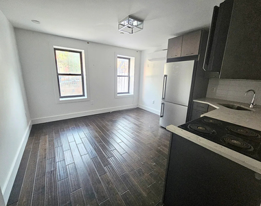 807 Quincy Street - Photo Thumbnail 2