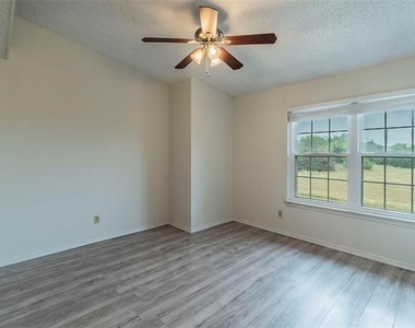 929 Vedral Place - Photo Thumbnail 10