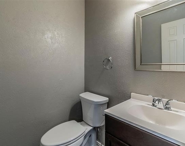 929 Vedral Place - Photo Thumbnail 15