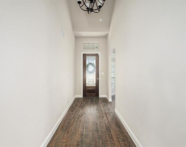 209 Michael Drive - Photo Thumbnail 10