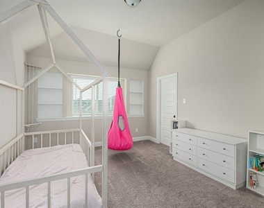 209 Michael Drive - Photo Thumbnail 18