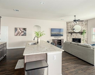 209 Michael Drive - Photo Thumbnail 7
