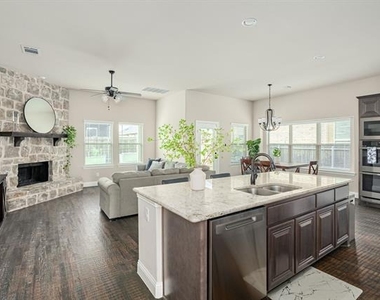 209 Michael Drive - Photo Thumbnail 3