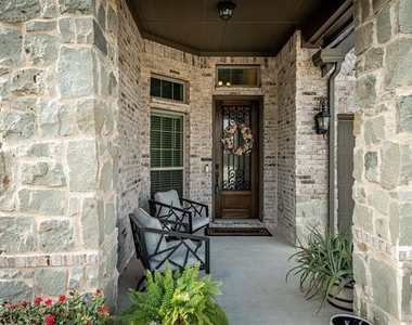 209 Michael Drive - Photo Thumbnail 1