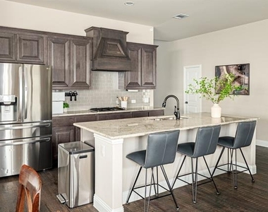 209 Michael Drive - Photo Thumbnail 6