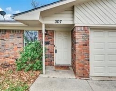 307 N Jordan Street - Photo Thumbnail 2
