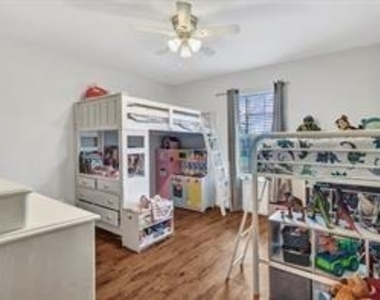 307 N Jordan Street - Photo Thumbnail 8