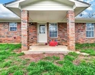 307 N Jordan Street - Photo Thumbnail 3
