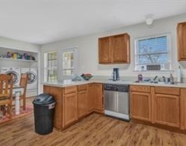307 N Jordan Street - Photo Thumbnail 15