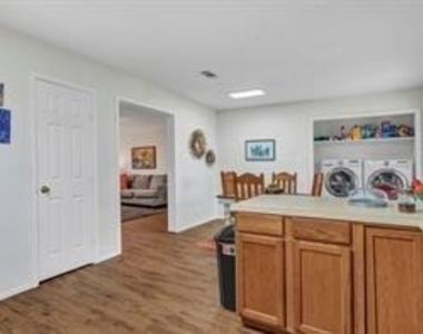307 N Jordan Street - Photo Thumbnail 14