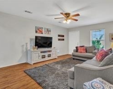 307 N Jordan Street - Photo Thumbnail 10