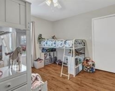 307 N Jordan Street - Photo Thumbnail 9