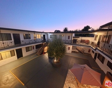 6607 N Figueroa Street - Photo Thumbnail 24