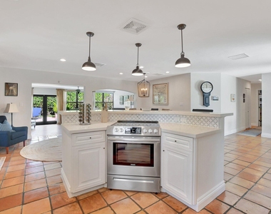 801 Sw 5th Street - Photo Thumbnail 13