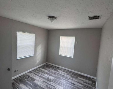 3309 Avenue S - Photo Thumbnail 5