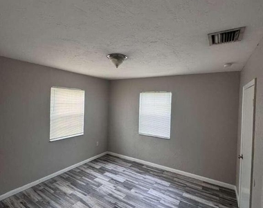 3309 Avenue S - Photo Thumbnail 9
