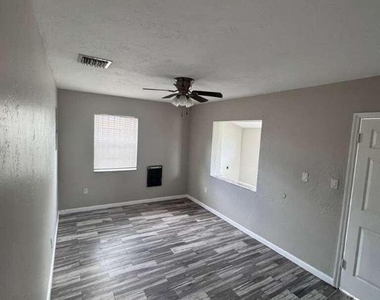 3309 Avenue S - Photo Thumbnail 4