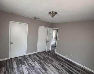 3309 Avenue S - Photo Thumbnail 8