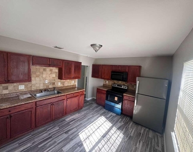 3309 Avenue S - Photo Thumbnail 2