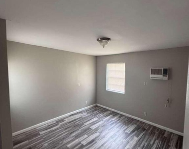 3309 Avenue S - Photo Thumbnail 10
