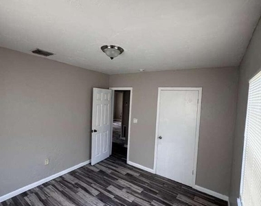 3309 Avenue S - Photo Thumbnail 7