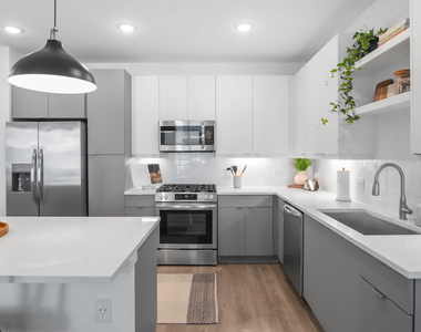 652 Angier Avenue Ne - Photo Thumbnail 4