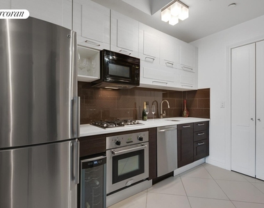143 W 30th Street - Photo Thumbnail 4